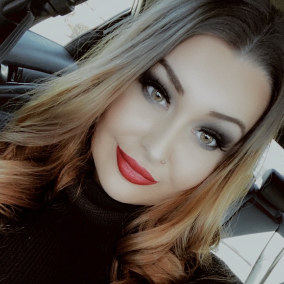 Hi! I’m Mary Conway ✨ - Picture 1 of 2